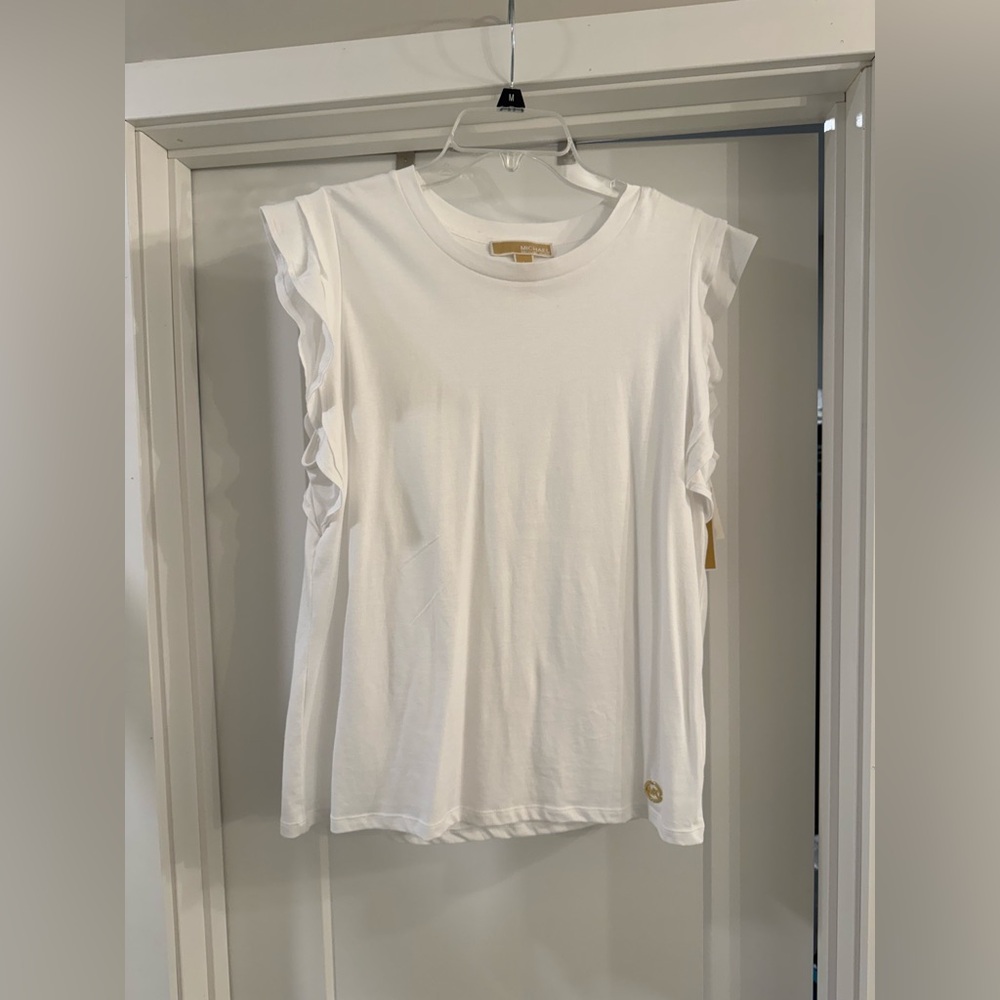 Women’s White Ruffle Sleeveless Top in a Size Large